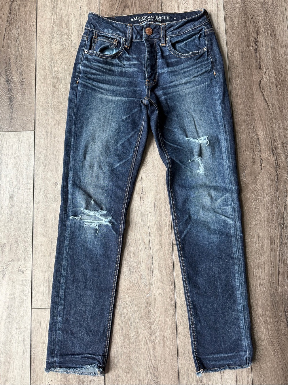 American Eagle-Tomgirl Super Stretch Y2K Distressed Dark Wash Jeans
